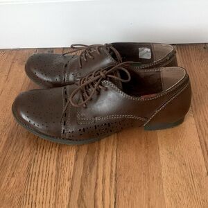 ROCKET DOG Womens Oxford shoe Sz 8